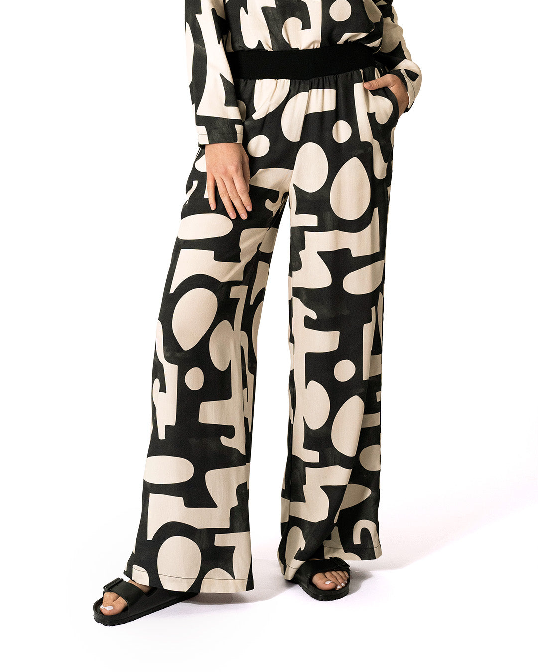 Print Wide Leg Pants | Graphic Print | Elastic Waist | Mid-rise
