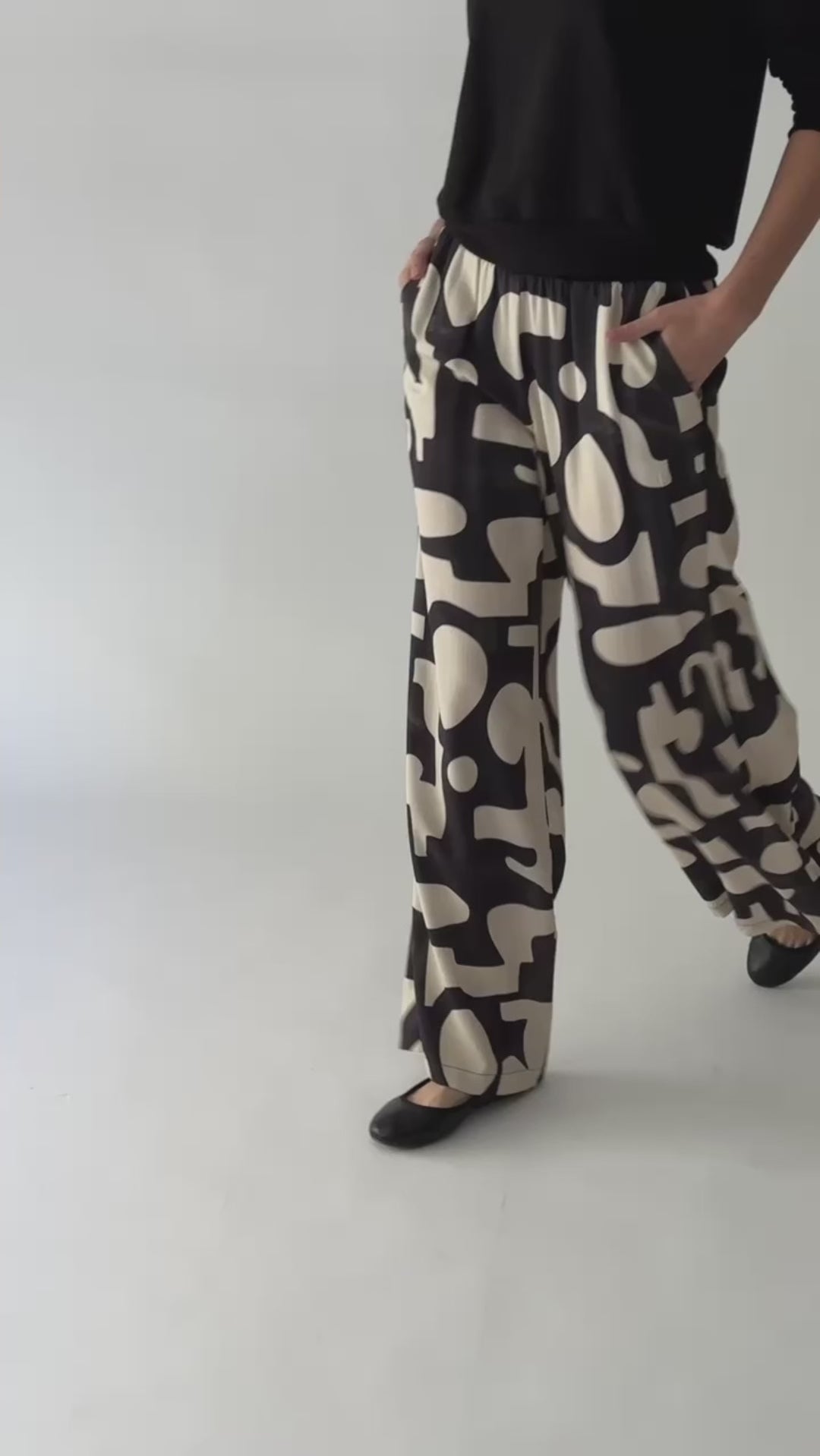 Print Wide Leg Pants | Graphic Print | Elastic Waist | Mid-rise